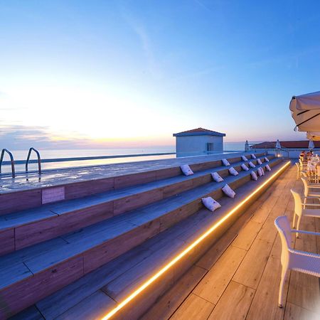 Hotiday Room Collection - Tirrenia Bagian luar foto