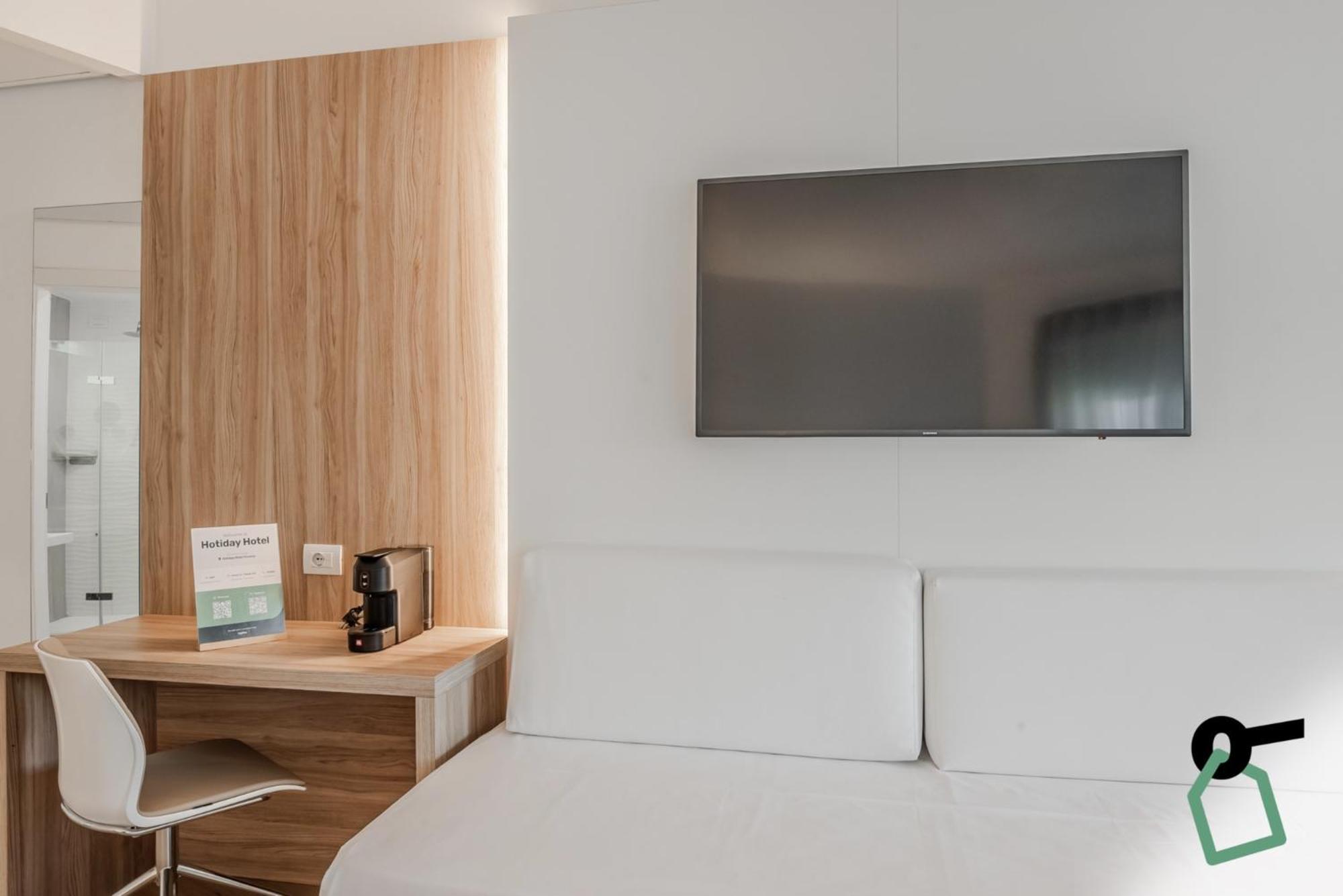 Hotiday Room Collection - Tirrenia Bagian luar foto
