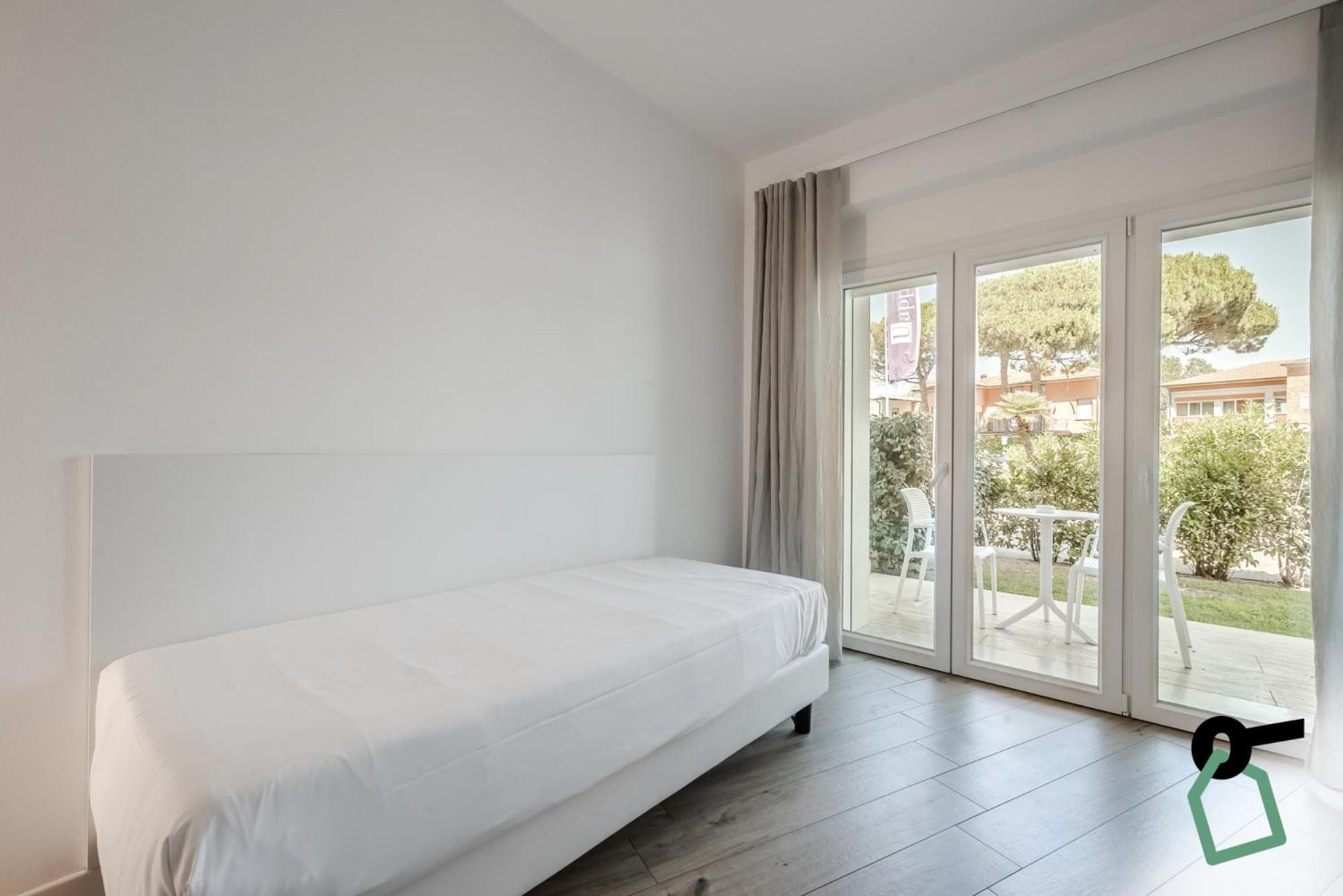 Hotiday Room Collection - Tirrenia Bagian luar foto