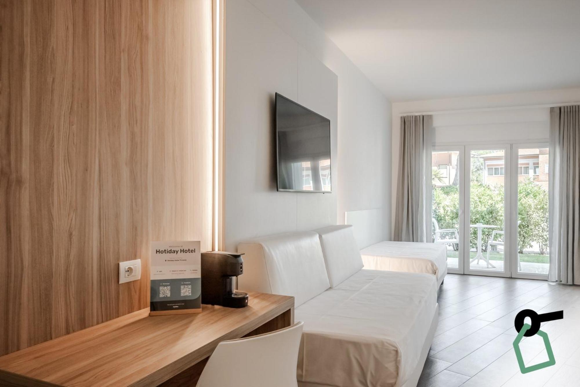 Hotiday Room Collection - Tirrenia Bagian luar foto