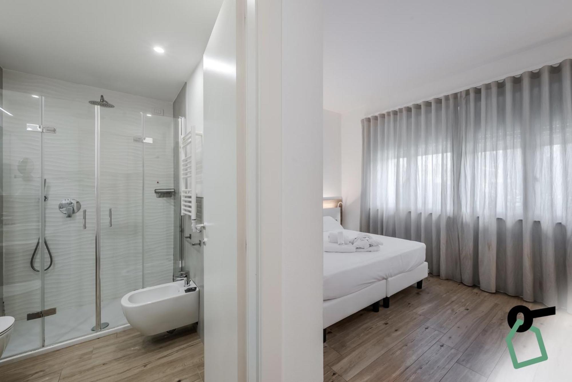 Hotiday Room Collection - Tirrenia Bagian luar foto