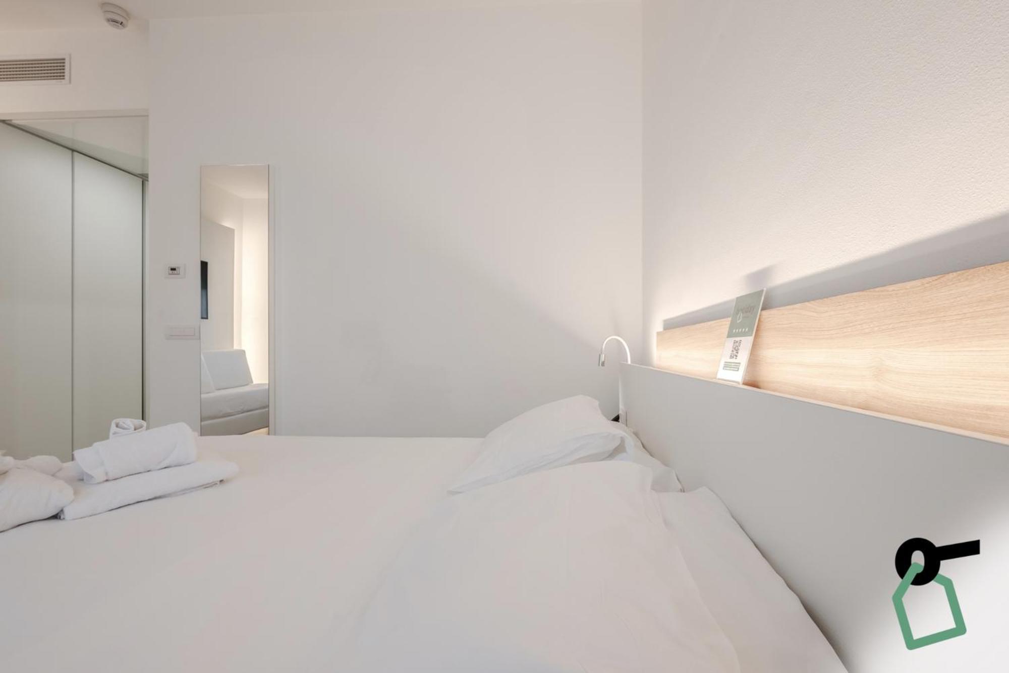 Hotiday Room Collection - Tirrenia Bagian luar foto