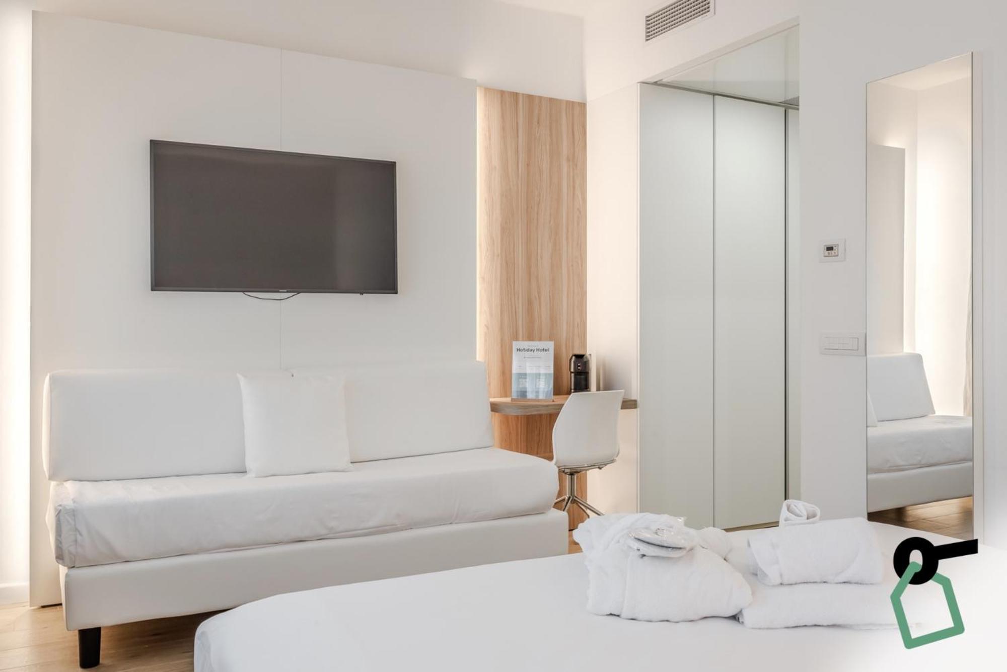 Hotiday Room Collection - Tirrenia Bagian luar foto
