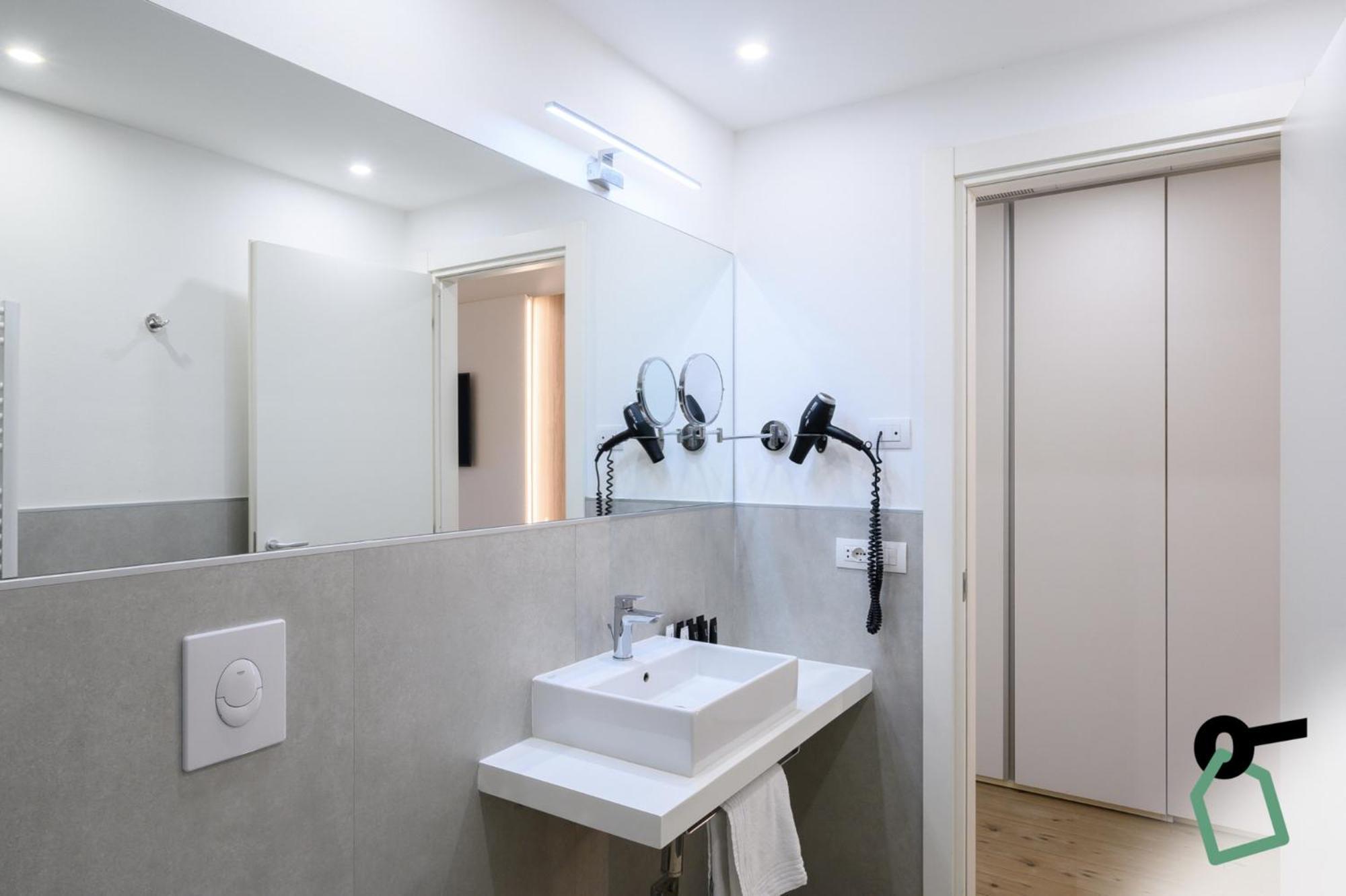 Hotiday Room Collection - Tirrenia Bagian luar foto
